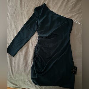 One sleeve Lulu’s dress
